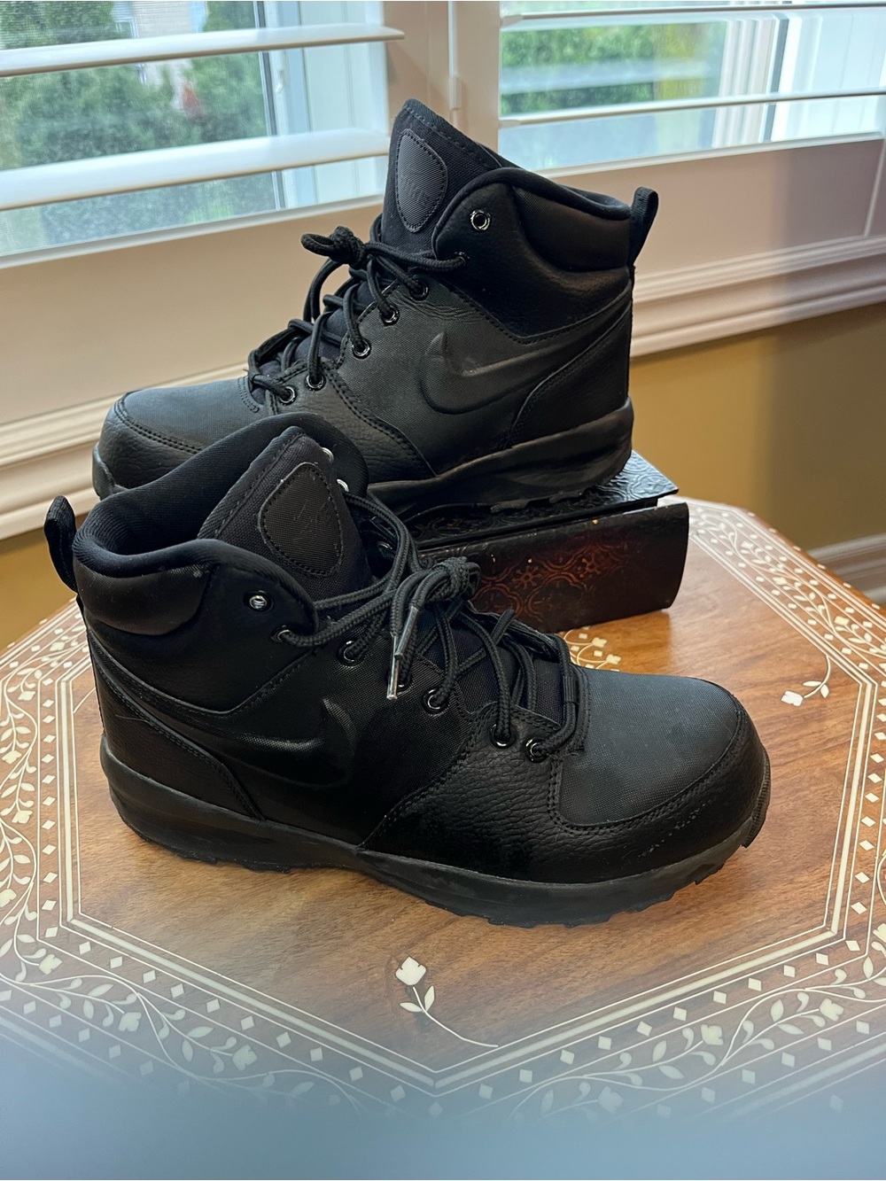 Nike Black High-Top Winter Boots Youth Size 7Y